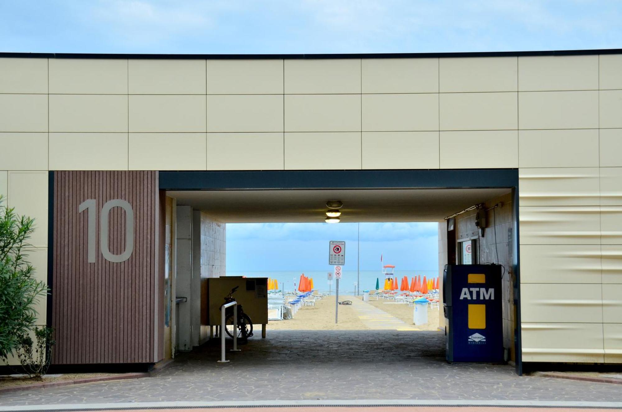 Hotel Etna Lignano Sabbiadoro Exterior photo