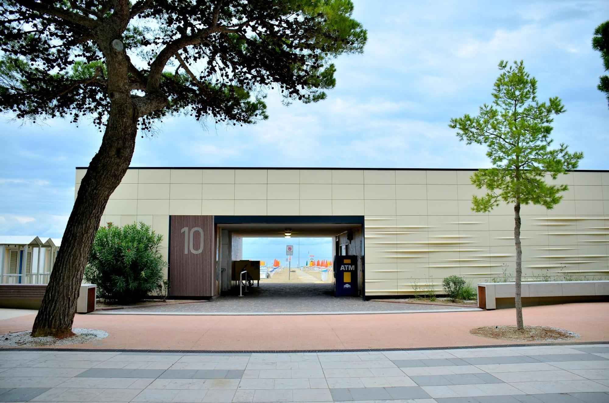 Hotel Etna Lignano Sabbiadoro Exterior photo