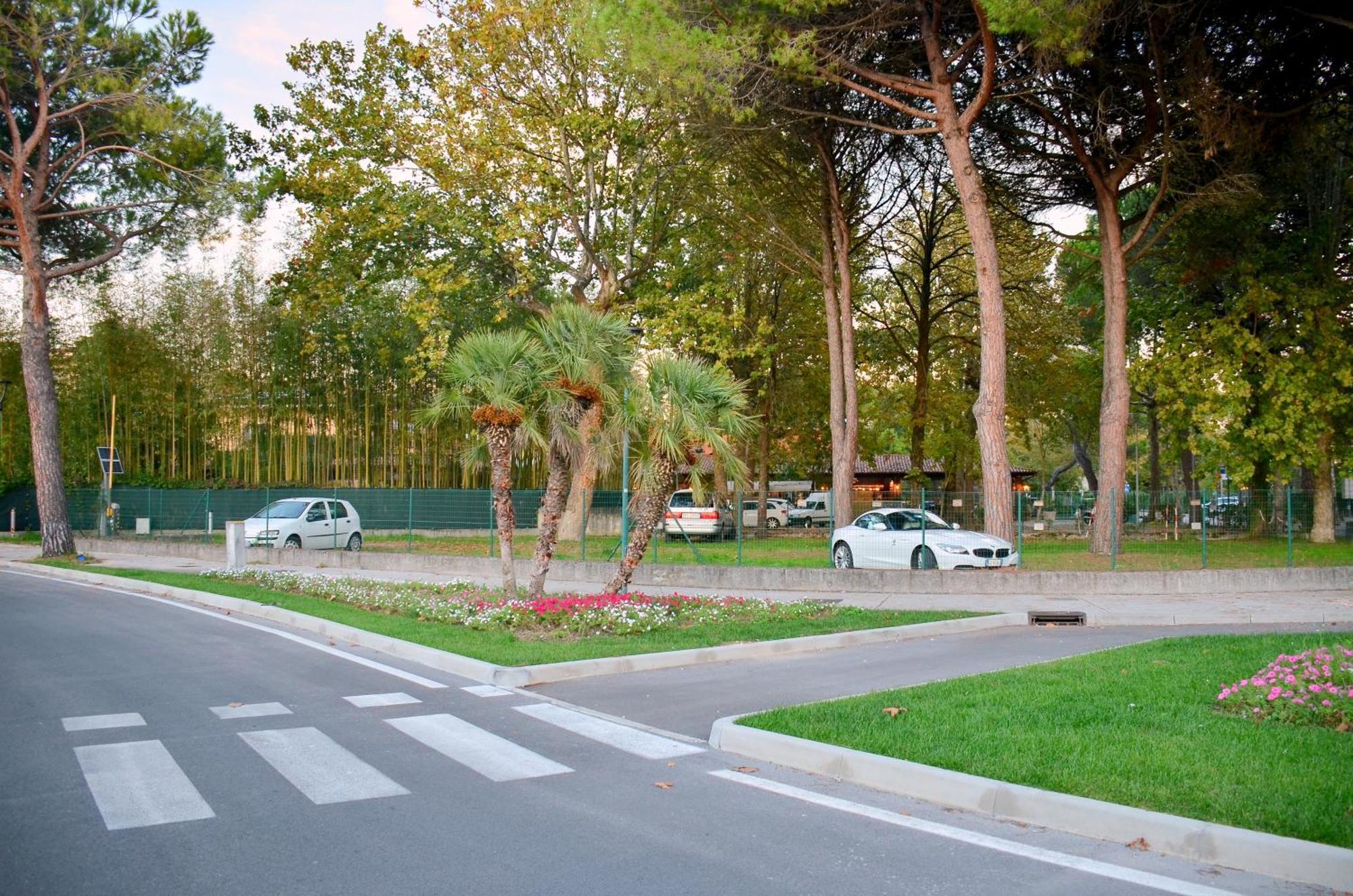 Hotel Etna Lignano Sabbiadoro Exterior photo